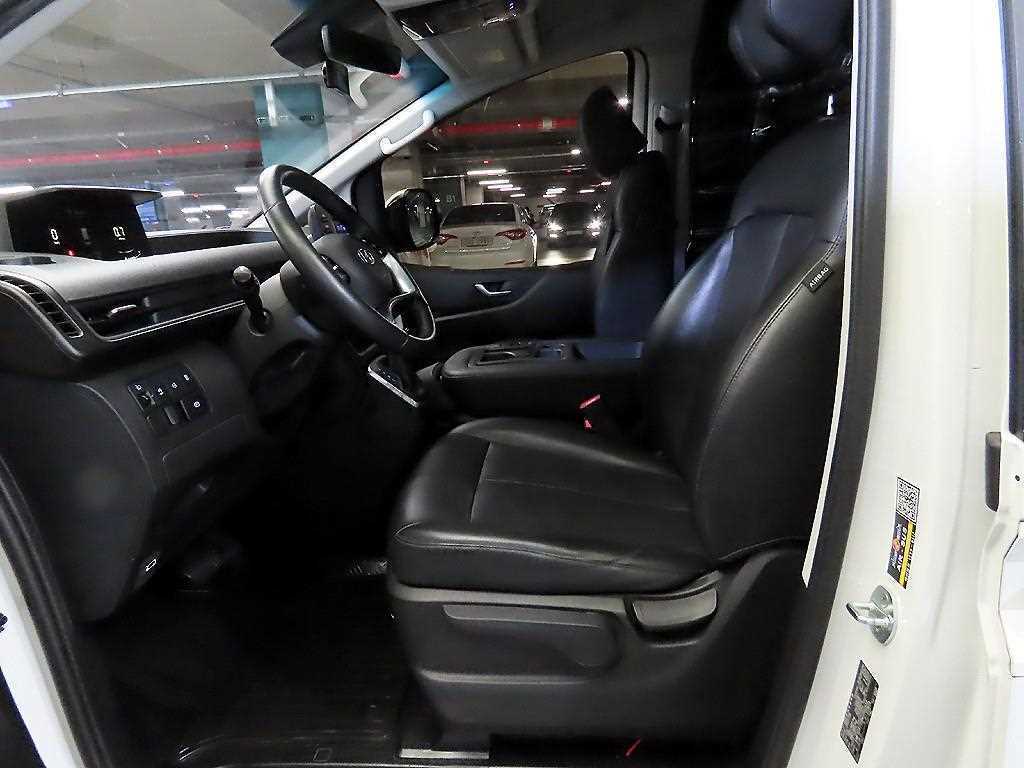 HYUNDAI Staria - Vista 6