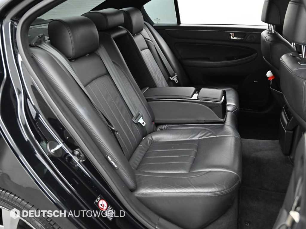 HYUNDAI Genesis - Vista 12