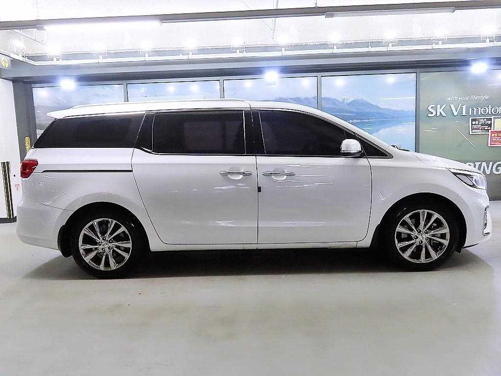 KIA Carnival - Vista 3