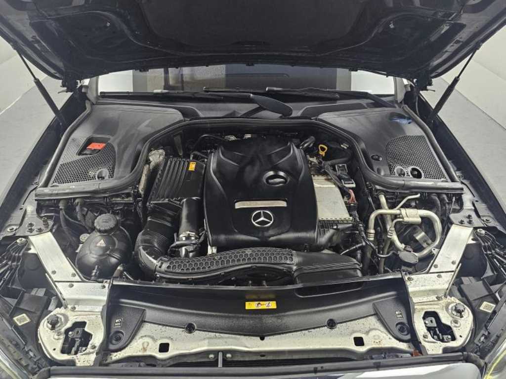 Mercedes Benz E class - Vista 6