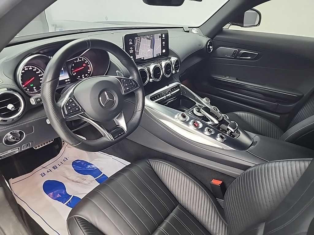 Mercedes Benz AMG GT - Vista 7