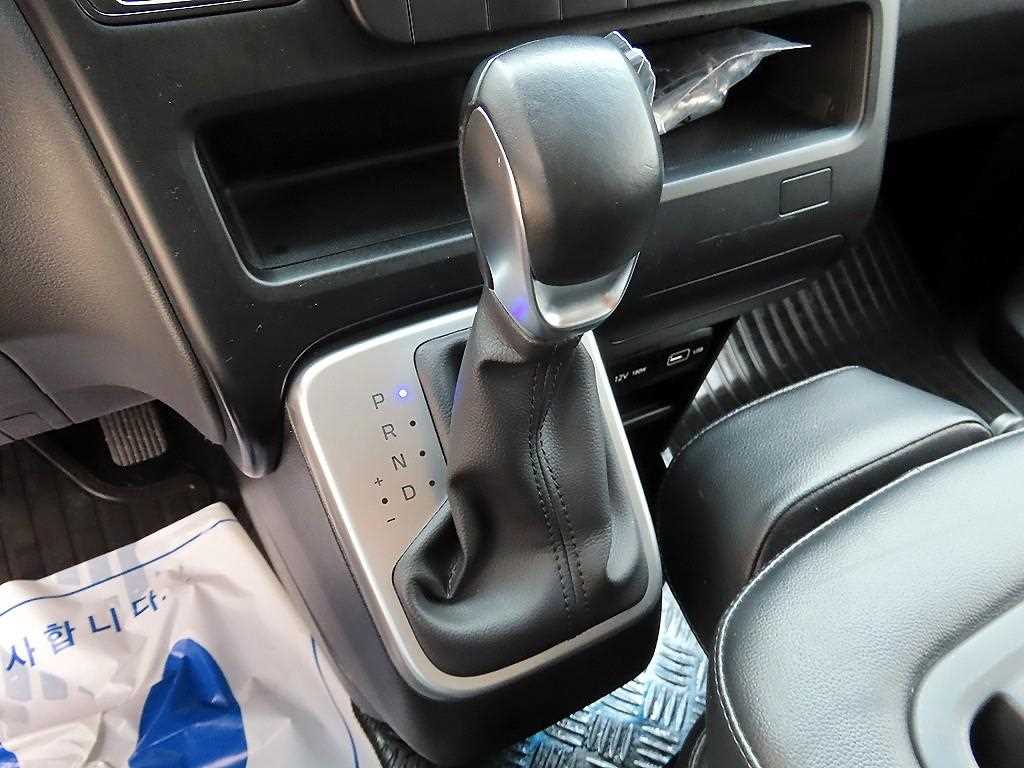 HYUNDAI Staria - Vista 11