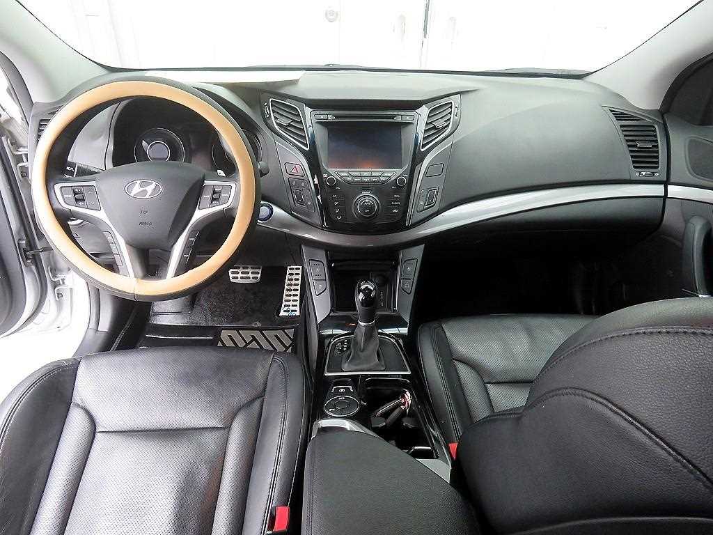 HYUNDAI i40 - Vista 7