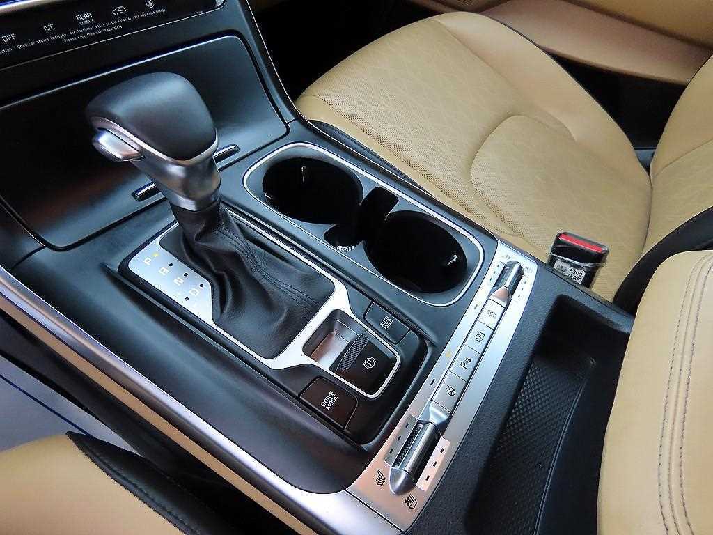 KIA Carnival - Vista 11