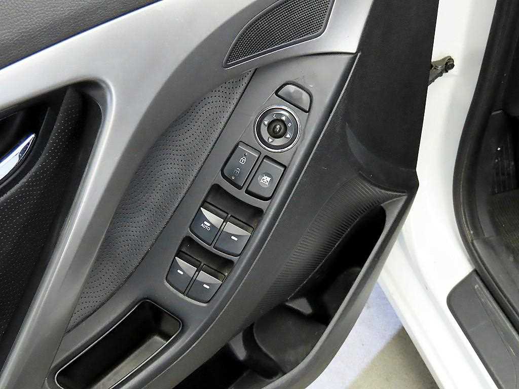 HYUNDAI Avante 2011 Blanco - Importación desde Corea - HF Imports Iquique - Foto 13