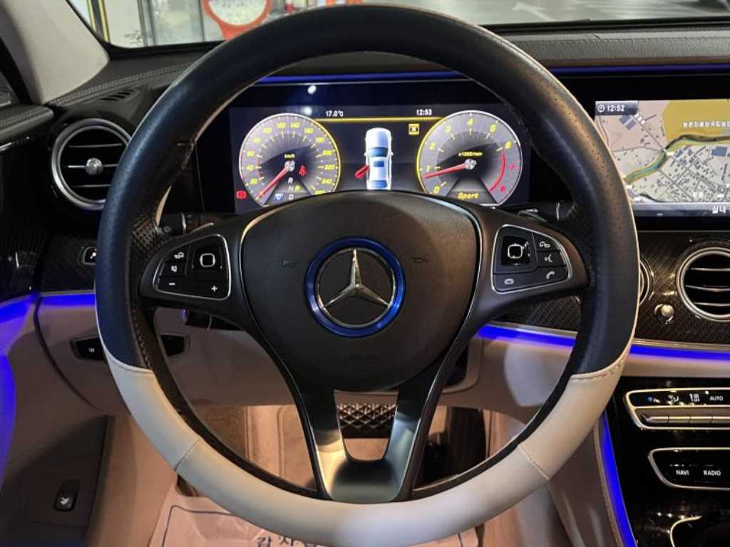 Mercedes Benz E class - Vista 11