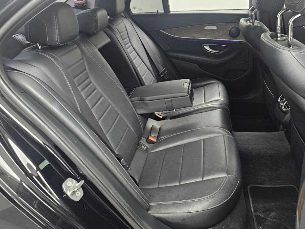 Mercedes Benz E class - Vista 12