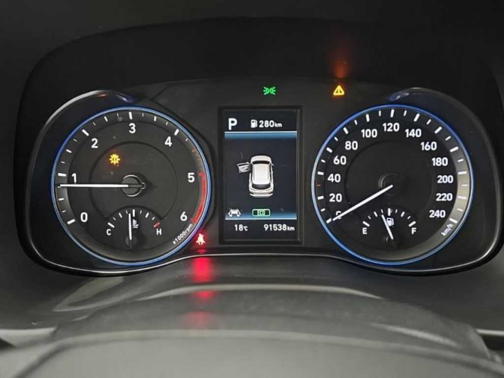 HYUNDAI Kona - Vista 6