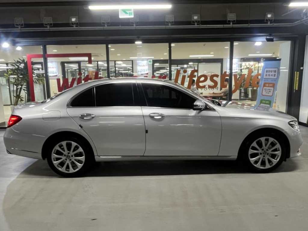 Mercedes Benz E class - Vista 3