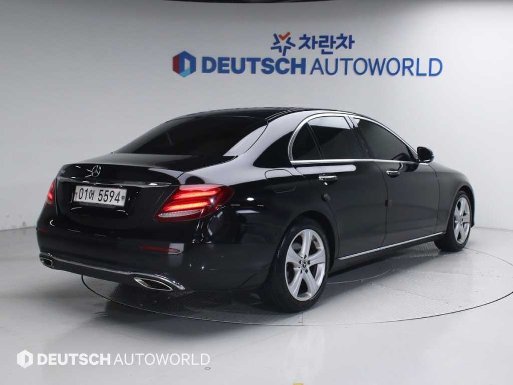 Mercedes Benz E class - Vista 2