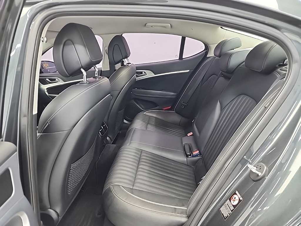 Genesis G70 - Vista 12