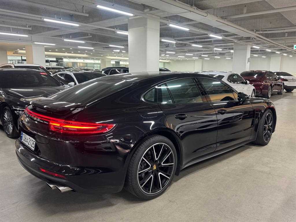 Porsche Panamera - Vista 4