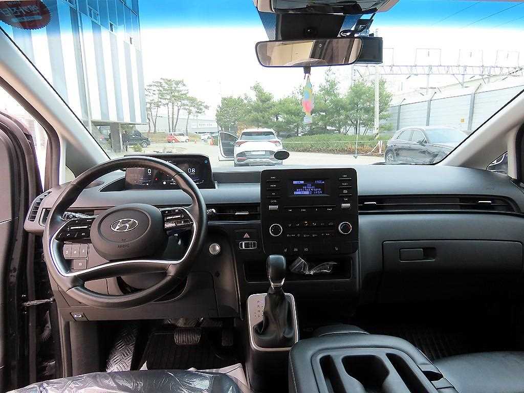 HYUNDAI Staria - Vista 8