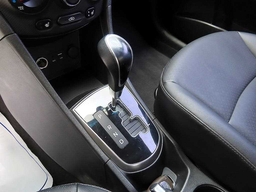 HYUNDAI Accent - Vista 10