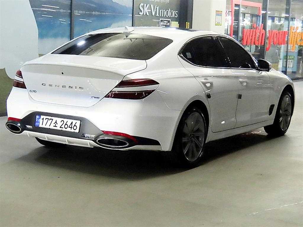 Genesis G70 - Vista 4