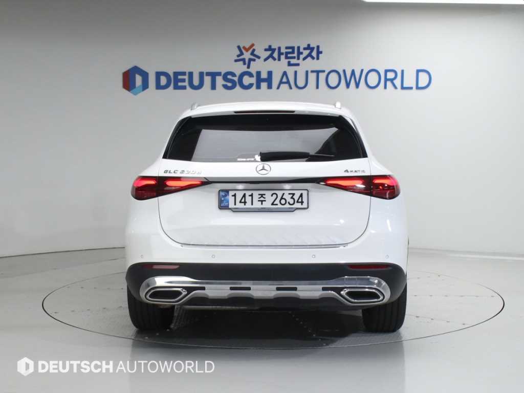 Mercedes Benz GLC Class - Vista 4