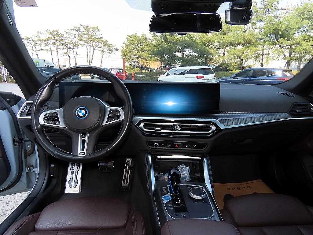BMW i4 - Vista 7