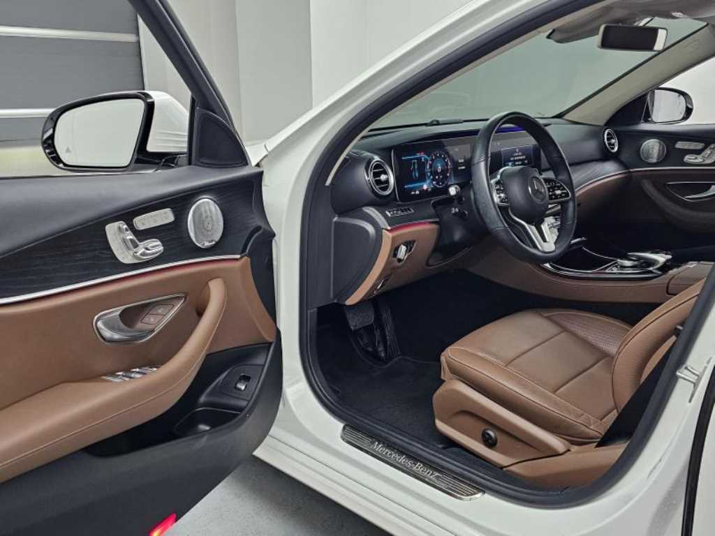 Mercedes Benz E class - Vista 11