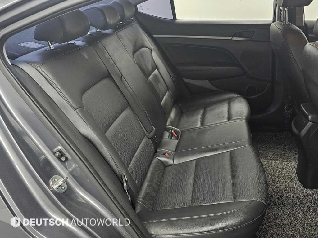 HYUNDAI Avante - Vista 12