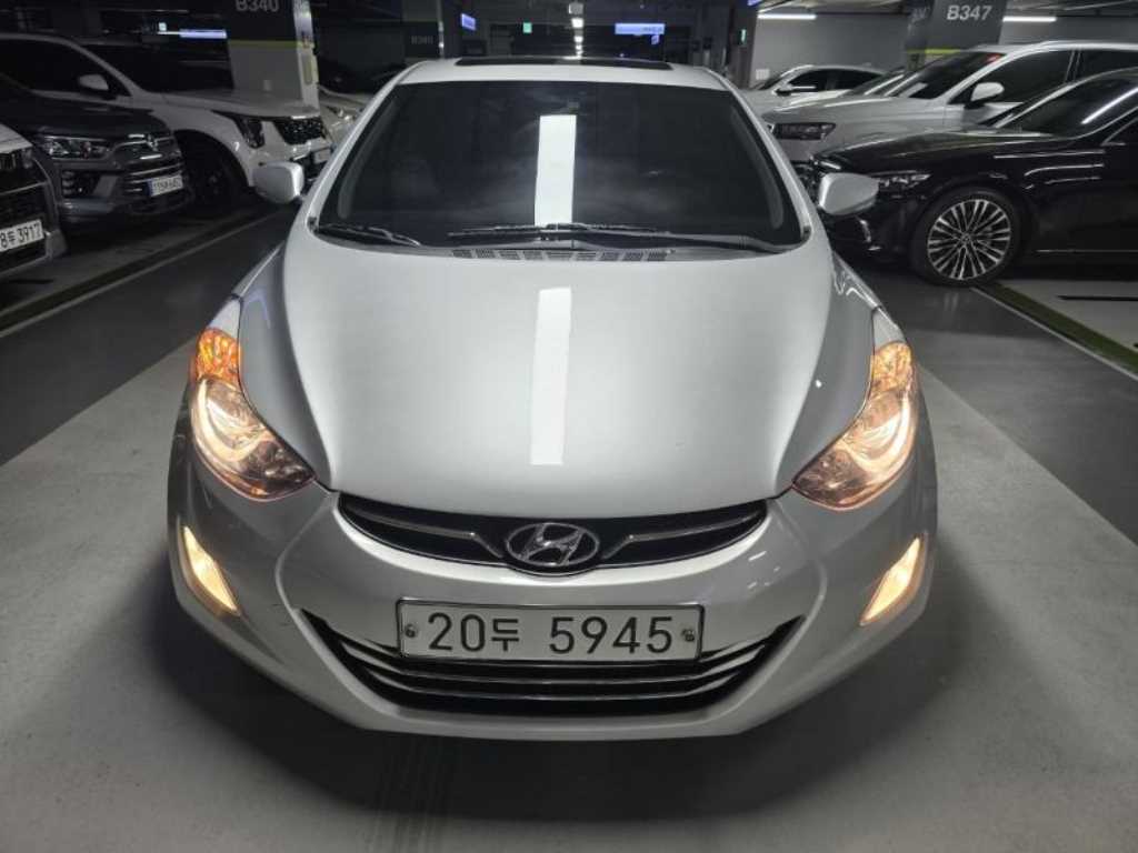 HYUNDAI Avante - Vista 2