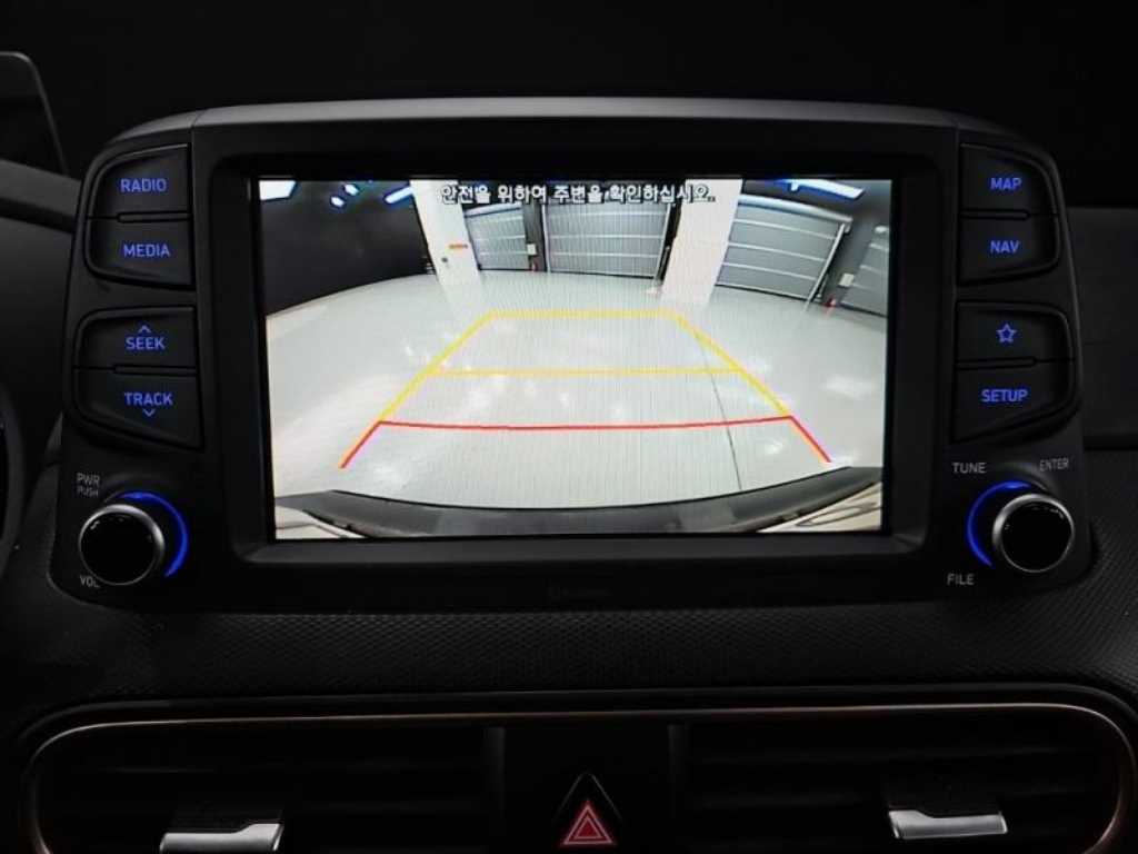 HYUNDAI Kona - Vista 10