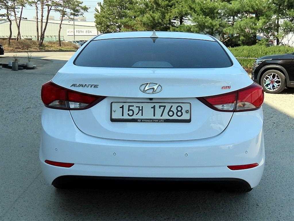 HYUNDAI Avante - Vista 4