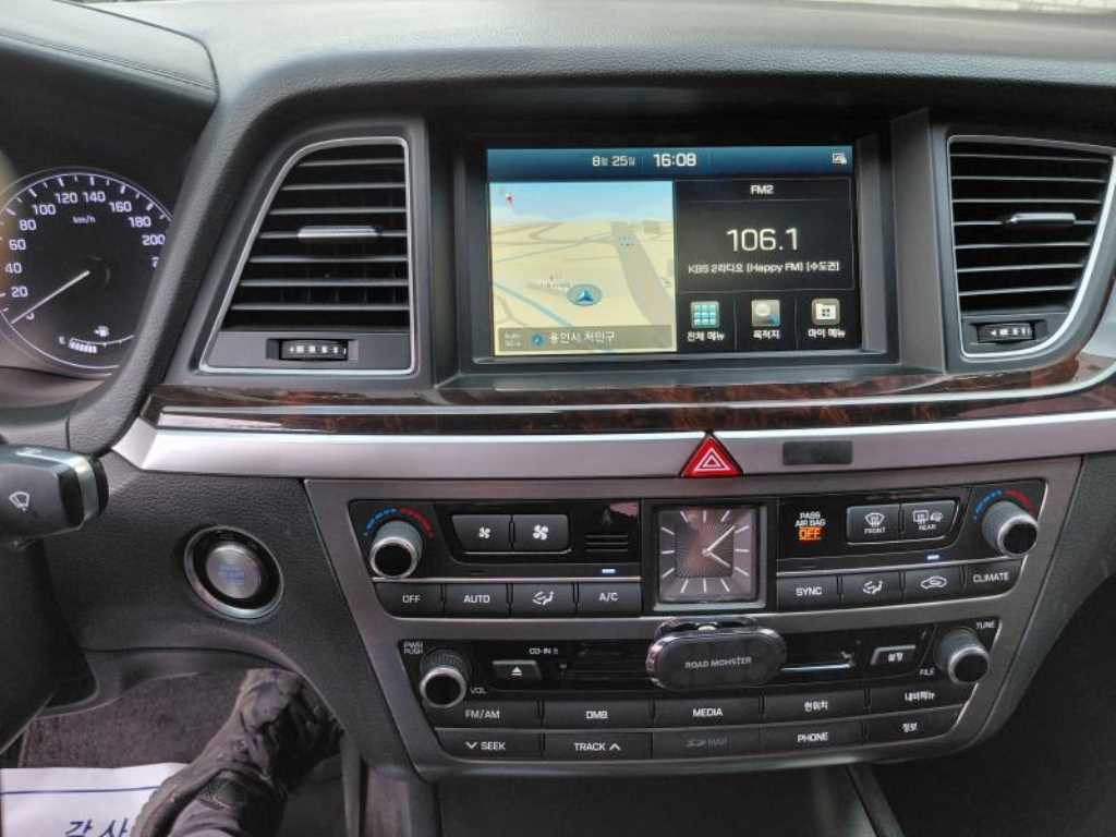 HYUNDAI Genesis - Vista 9