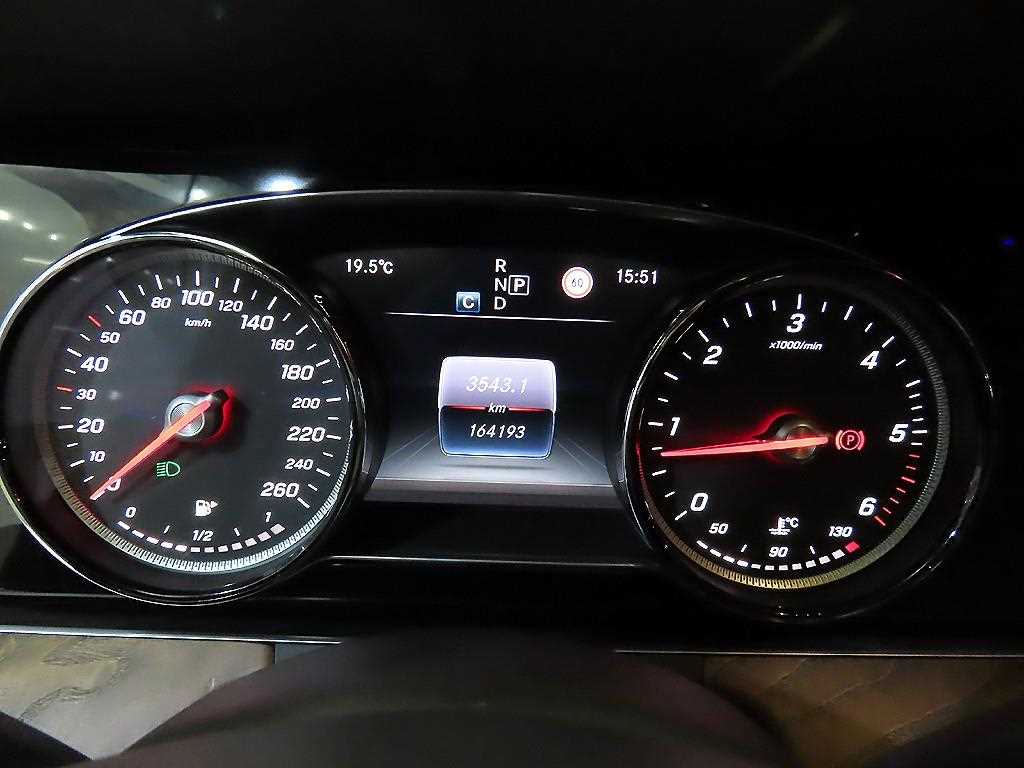 Mercedes Benz E class - Vista 9