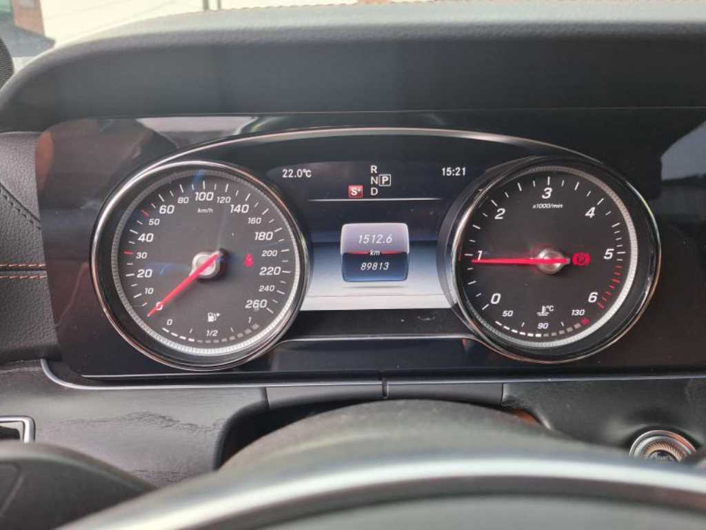 Mercedes Benz E class - Vista 9