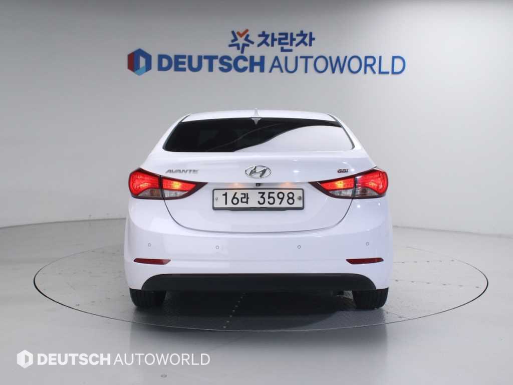 HYUNDAI Avante - Vista 4