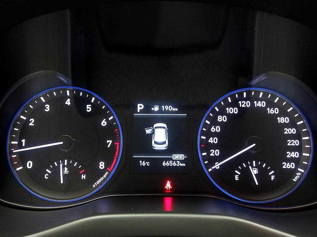 HYUNDAI Kona - Vista 12