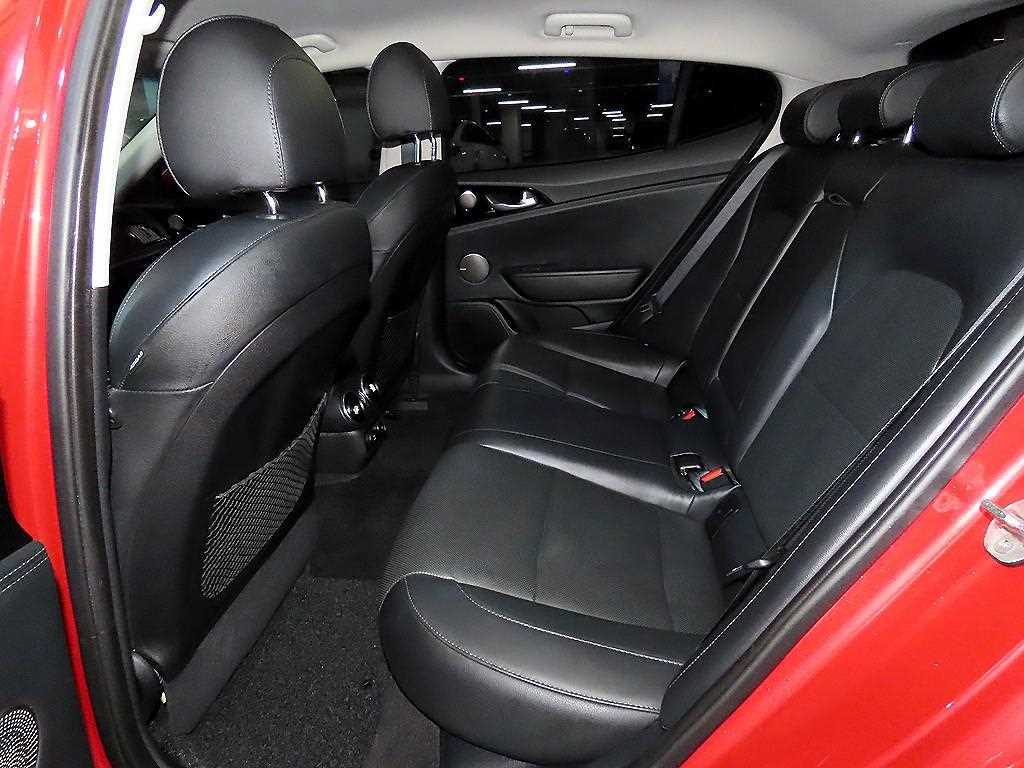 KIA Stinger - Vista 7