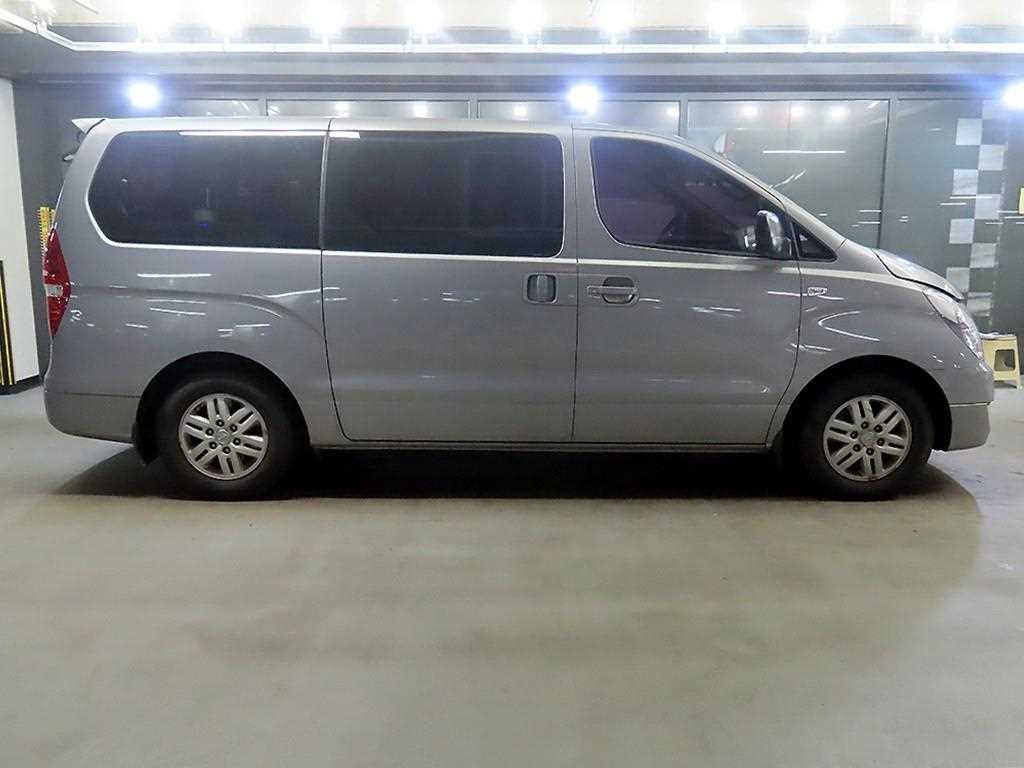 HYUNDAI Starex - Vista 3