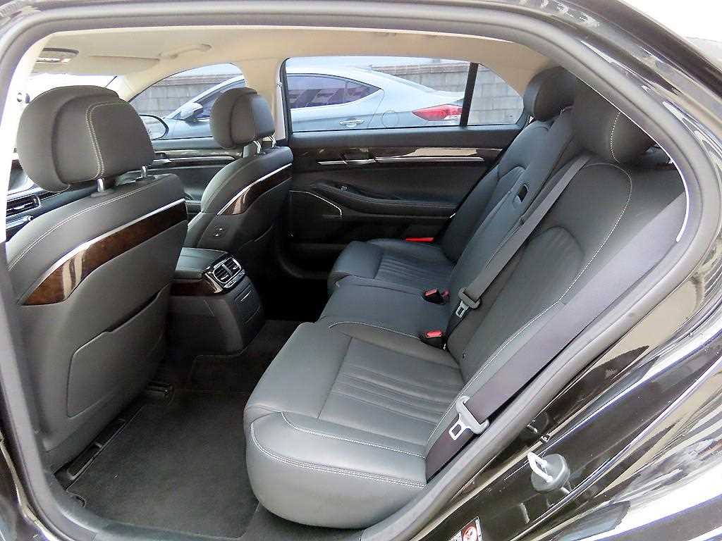 Genesis G90 - Vista 6
