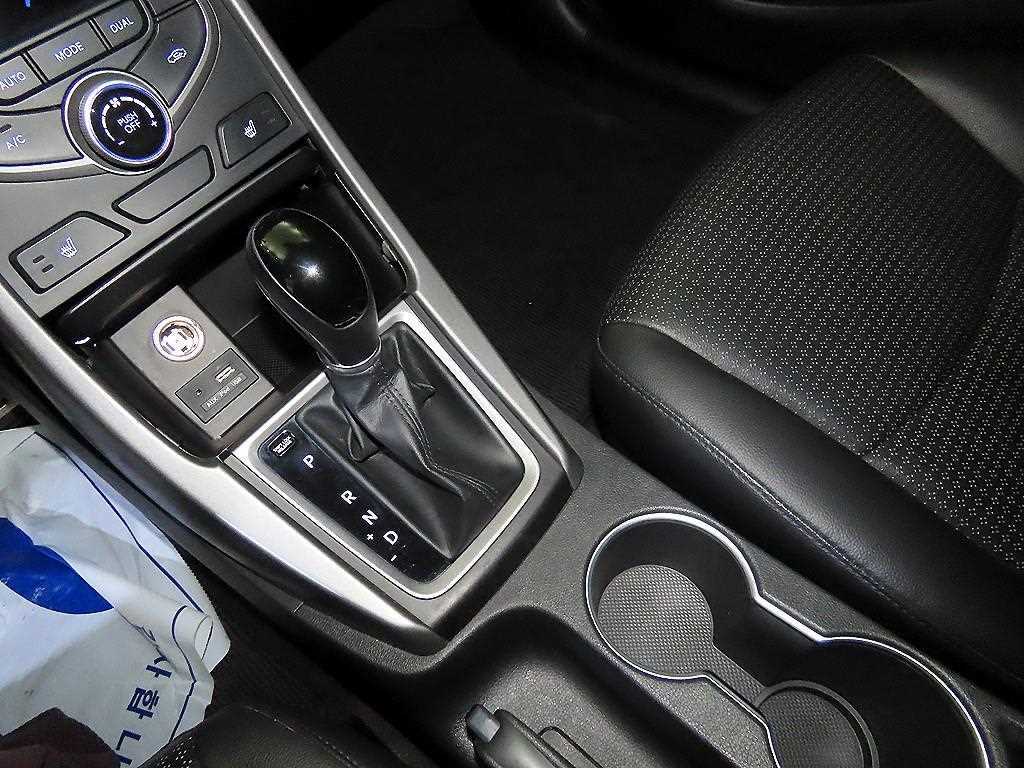 HYUNDAI Avante - Vista 12