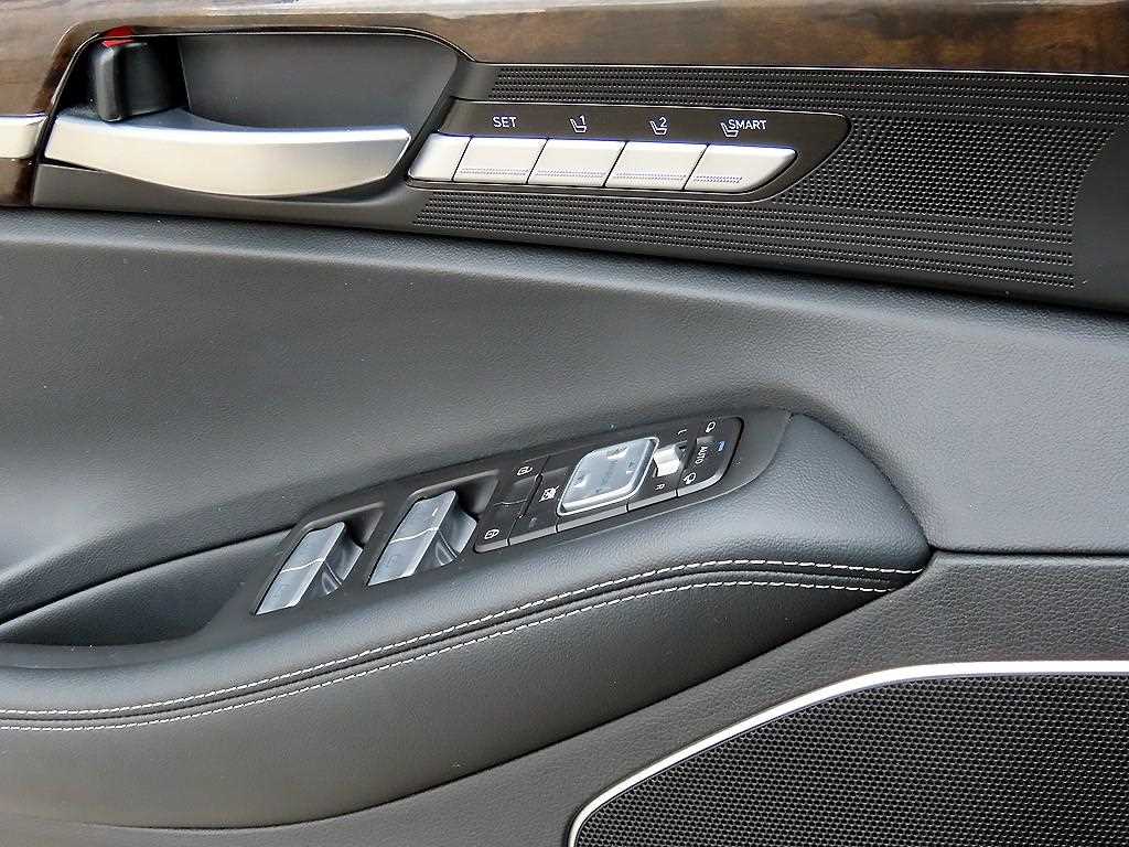 Genesis G90 - Vista 11