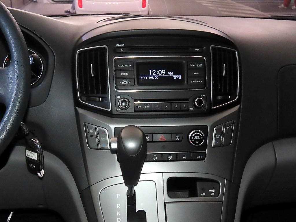 HYUNDAI Starex - Vista 12