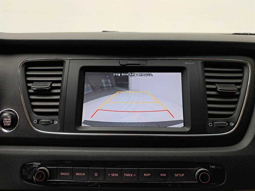 KIA Carnival - Vista 10