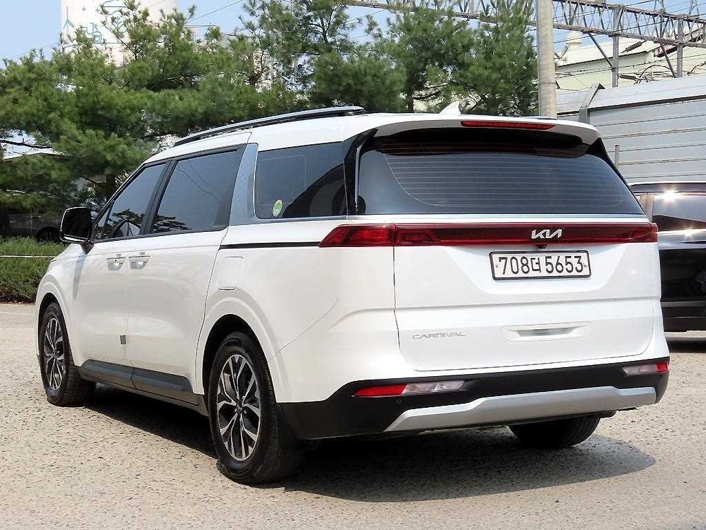 KIA Carnival - Vista 3