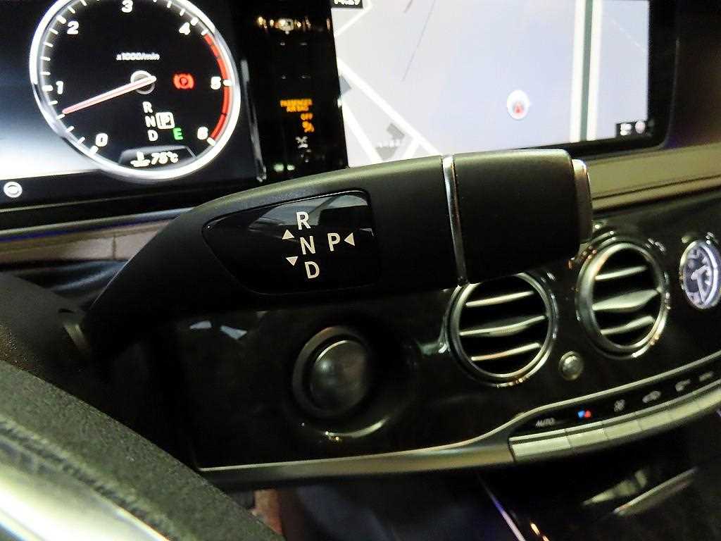 Mercedes Benz S Class - Vista 12