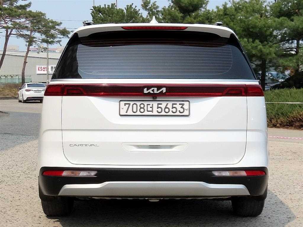 KIA Carnival - Vista 4