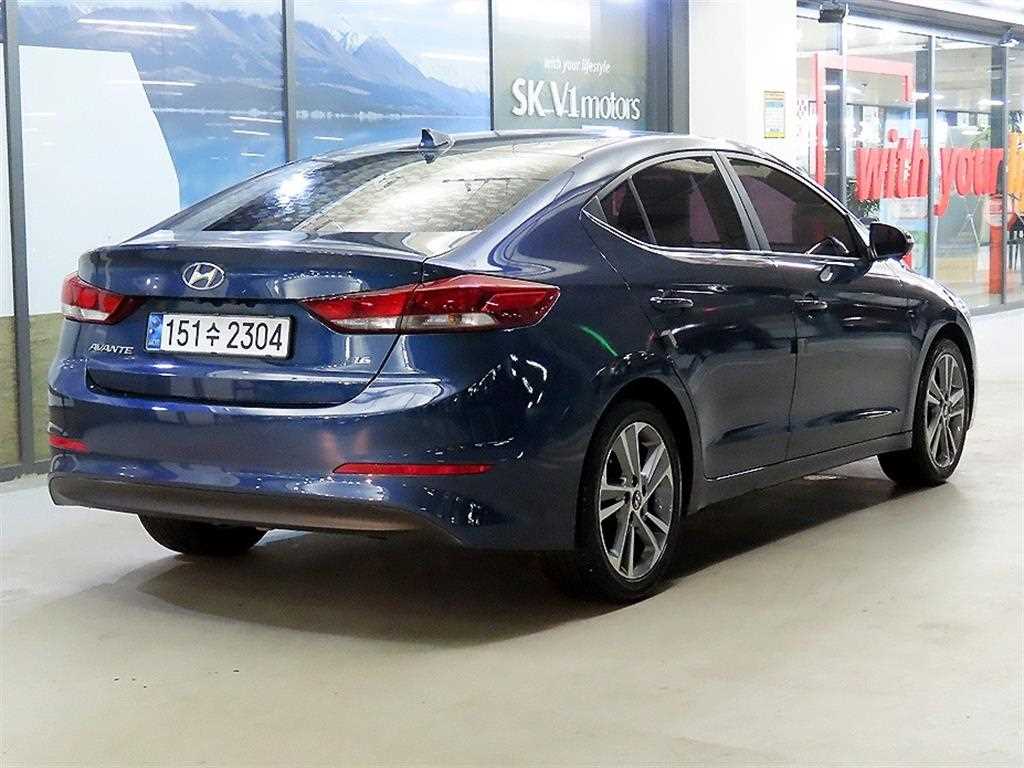 HYUNDAI Avante - Vista 4