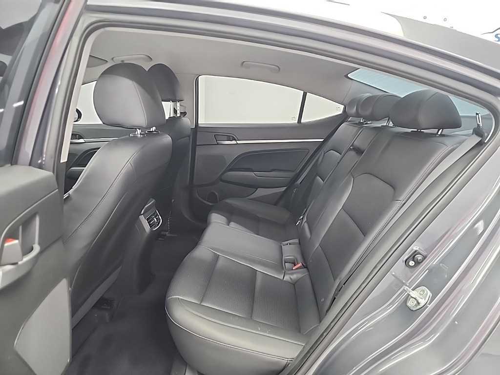 HYUNDAI Avante - Vista 12