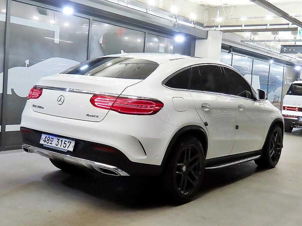 Mercedes Benz GLE Class - Vista 4