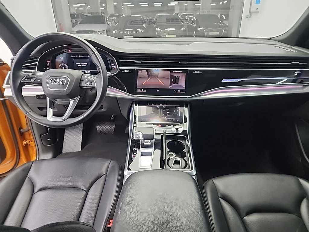 Audi Q8 - Vista 7