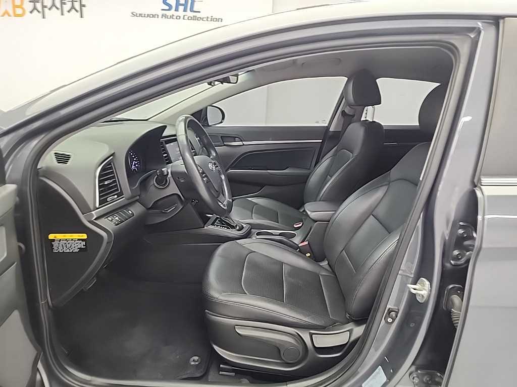 HYUNDAI Avante - Vista 11