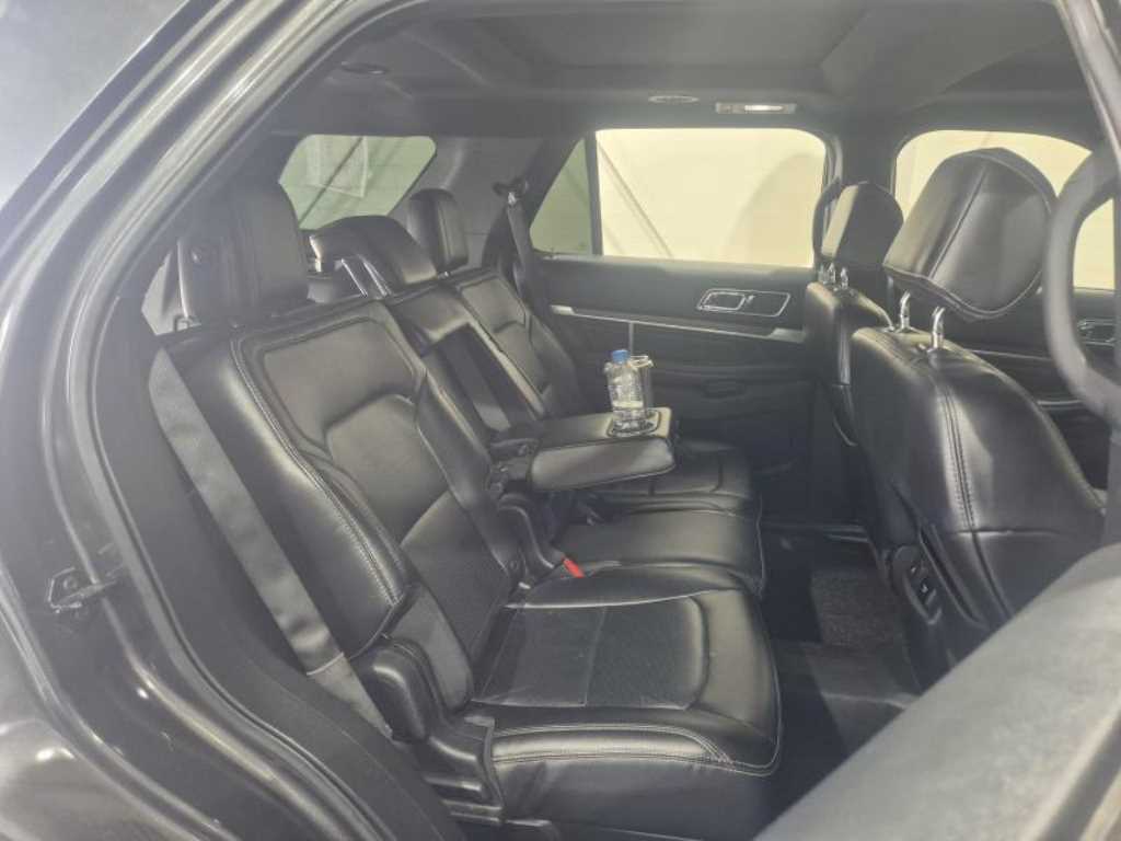 Ford Explorer - Vista 2