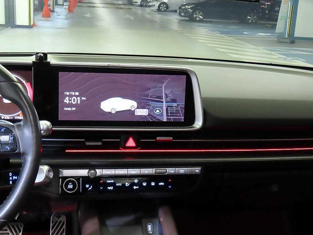 HYUNDAI Ioniq 6 - Vista 11