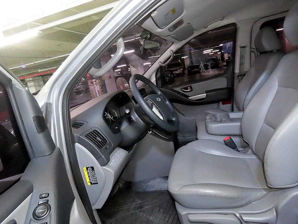 HYUNDAI Starex - Vista 6