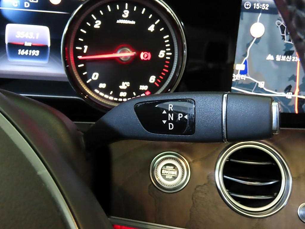 Mercedes Benz E class - Vista 12